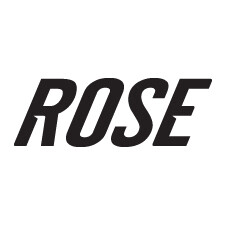 Eine rote Rose mit Tau