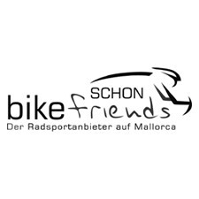 Zwei Freunde fahren zusammen mit Fahrrädern