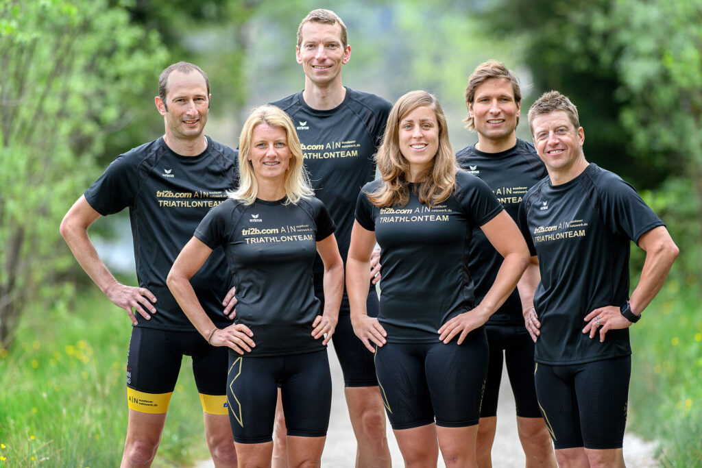 Gruppenbild eines Triathlon-Teams