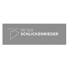 Porträt eines Mannes mit Brille, der freundlich in die Kamera schaut.