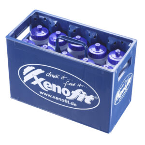 Ein Korb mit mehreren Flaschen