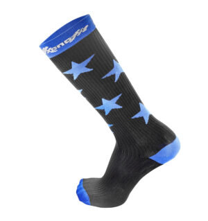Schwarze Socken mit blauen Sternen und blauem Rand